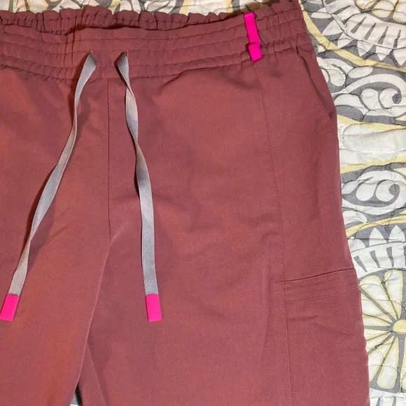 FIGS Zamora Jogger Scrub Pants Womens Size S Pink Nurse Slim Fit Pockets Cargo - Picture 6 of 15
